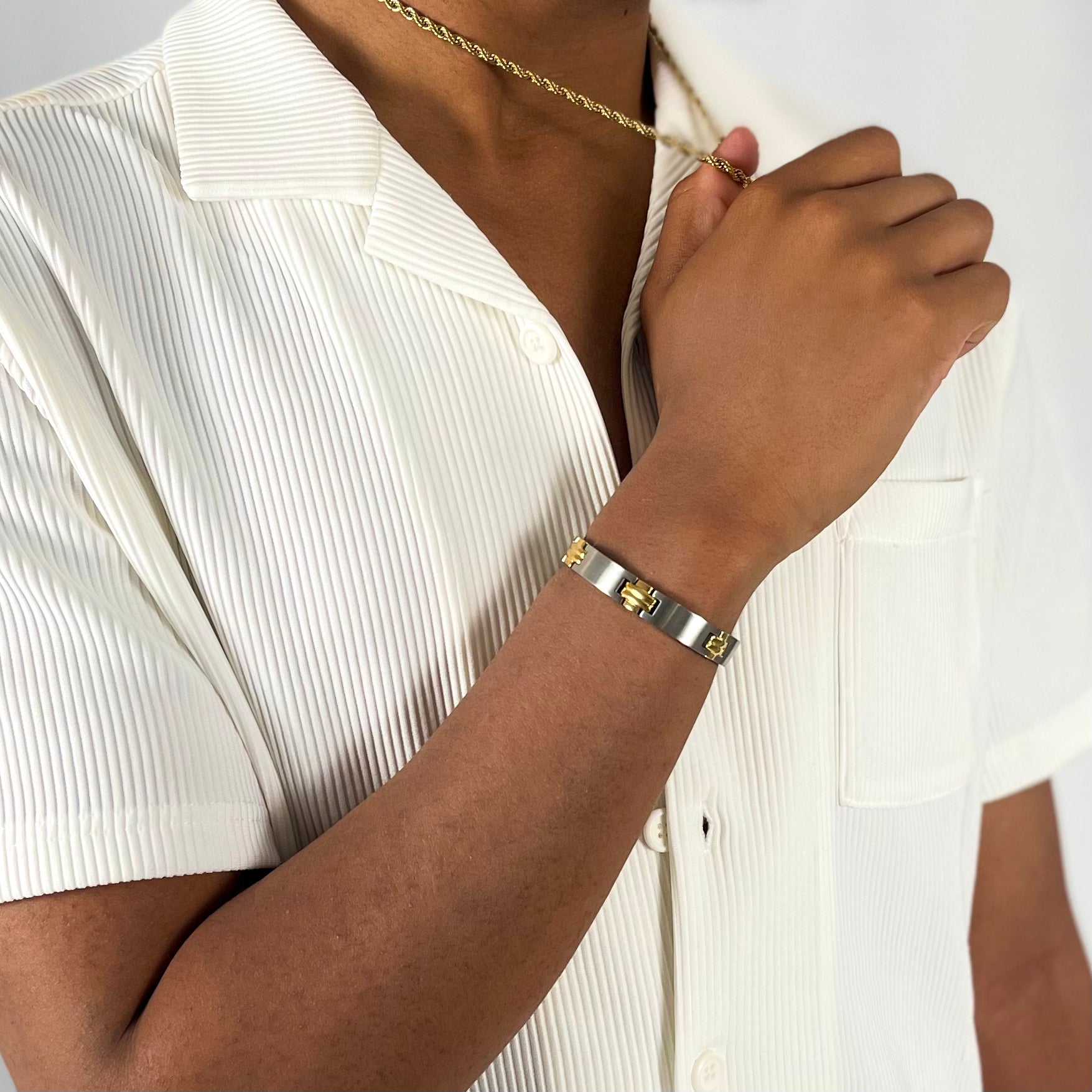 This is a front shot of our 18k presence designer bracelet with rope chain