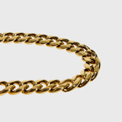 This is a front-on product shot of our 6mm yellow gold cuban link chain bracelet, displayed on a white background with a front view of the bracelet clasp