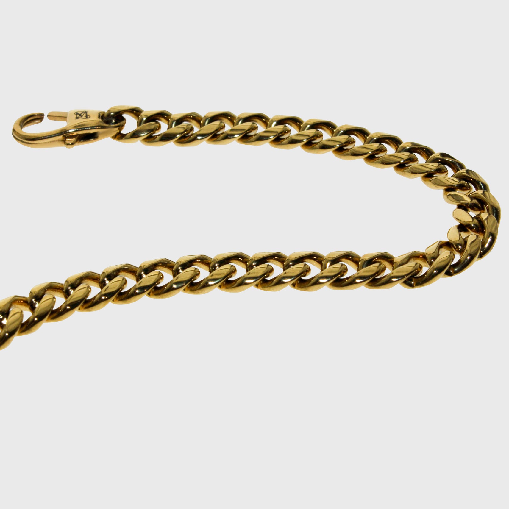 This is a close up product shot of our 6mm yellow gold cuban link bracelet with the lobster clasp being shown